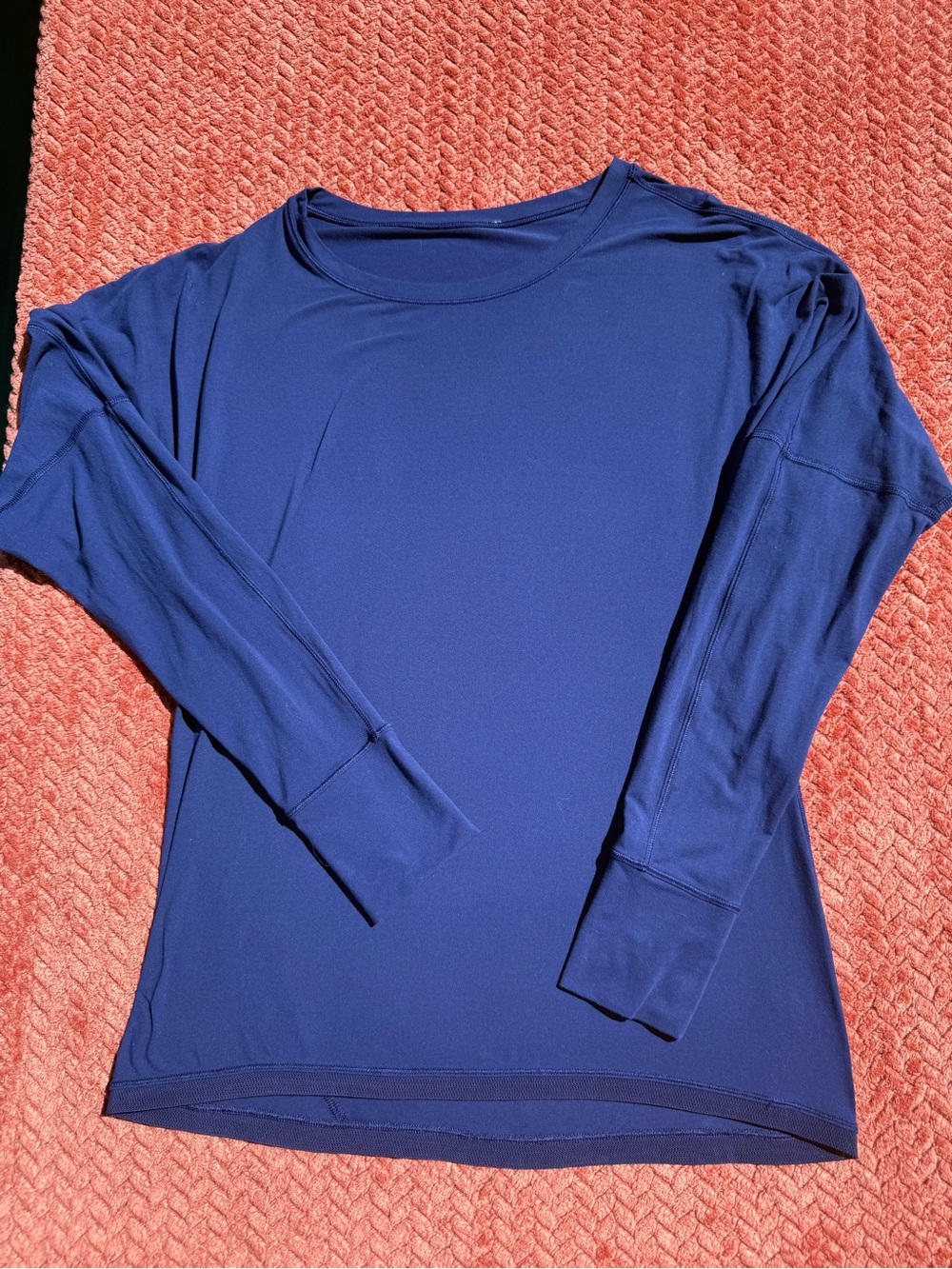 Lululemon soft long sleeve blue size 6 w/thumb holes excellent condition